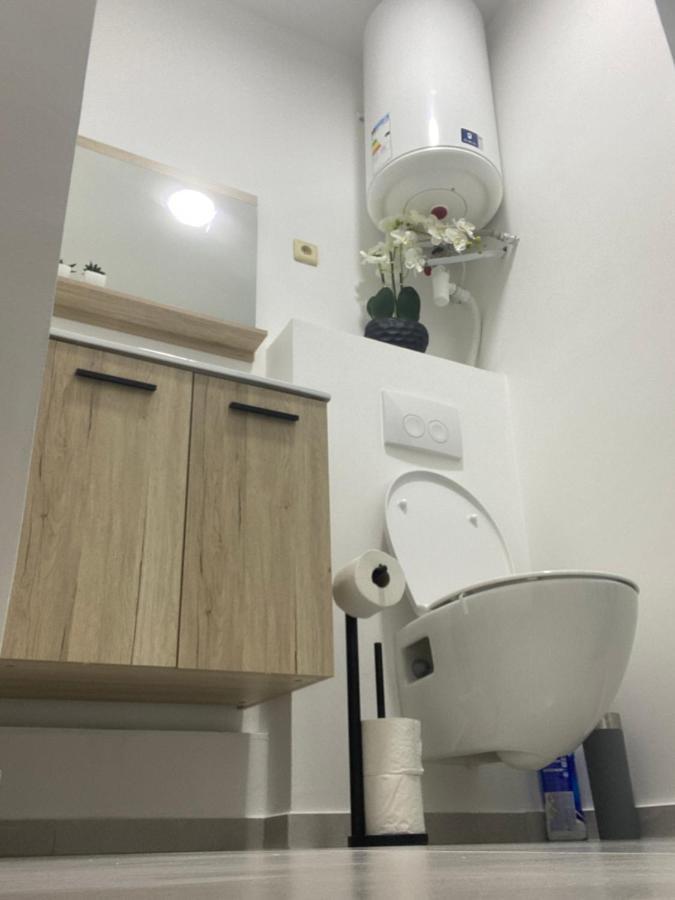 1-C Superbe Appartement Tres Calme Et Bien Decore 샤를루아 외부 사진